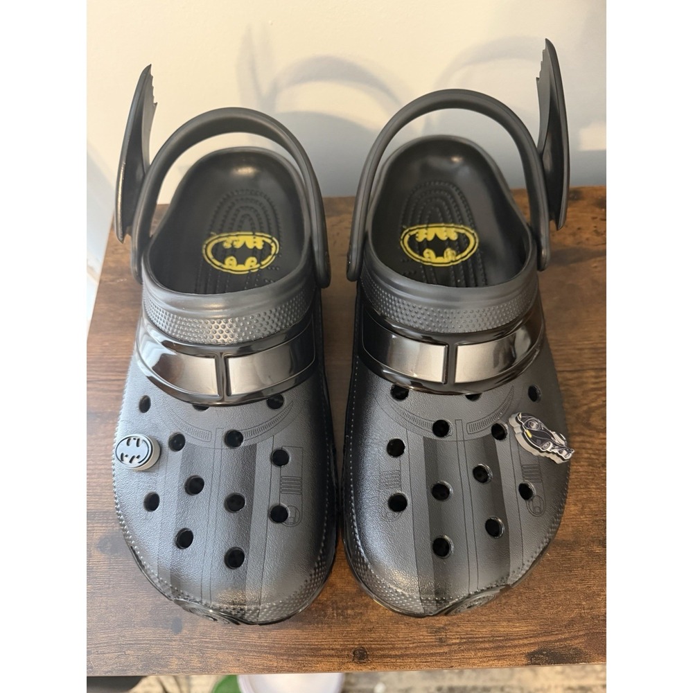 Batman Batmobile Crocs Clog Black M8 W10 DC Comics Wings Charms EUC